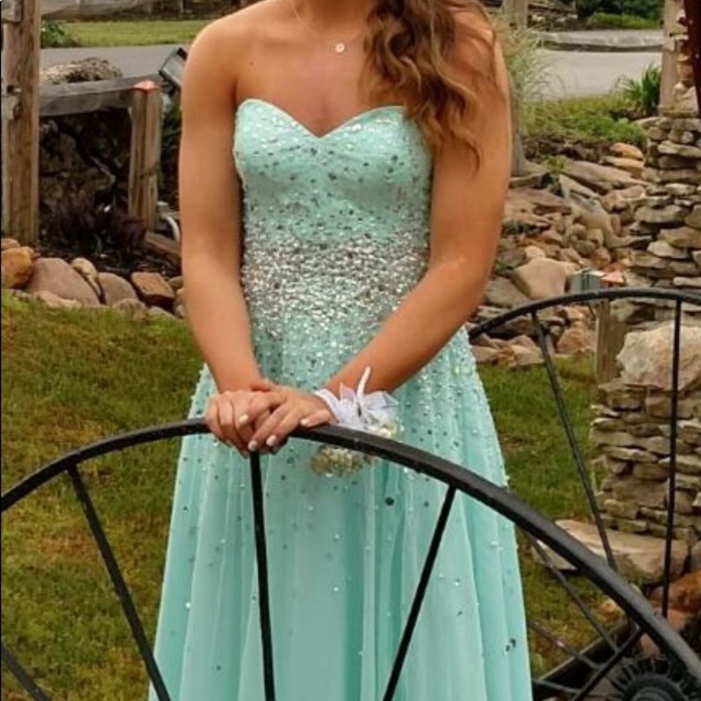 Size 6 Mori Lee beaded mint prom/homecoming dress